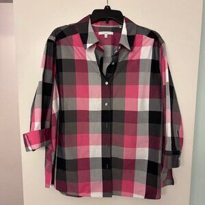 Classy 3/4 length sleeve Foxcroft buttondown top. New condition. Wrinkle free.
